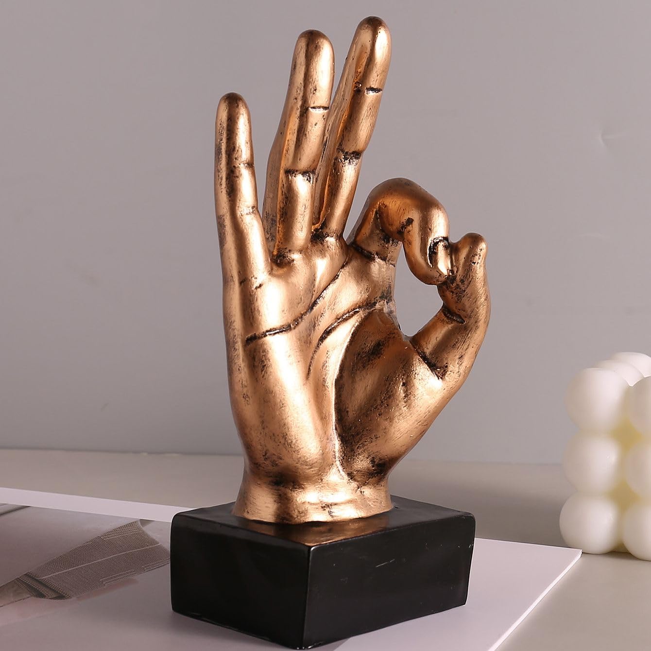 【彫刻】右手　金属製置物　木製台座　オブジェ　美術工芸品　モダンアート 手型 Amazon.co.jp: MOMOAO 手のジェスチャー 装飾品 彫刻 親指 樹脂