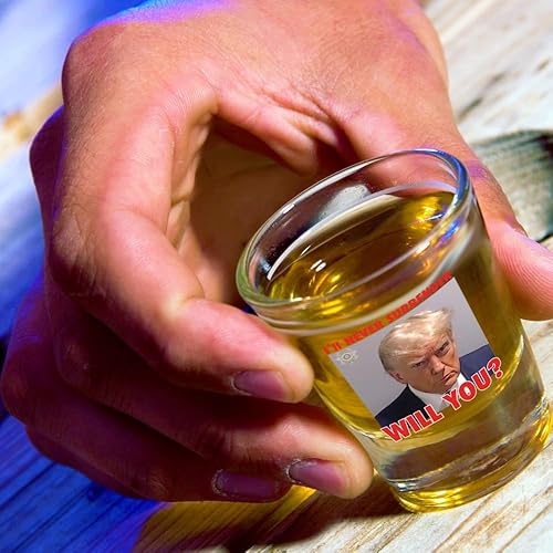 Miniatura 2 de Vaso de chupito Trump Mugshot  Regalo para los amantes de Trump  Regalo para él - Juego de 2 (2 onzas)