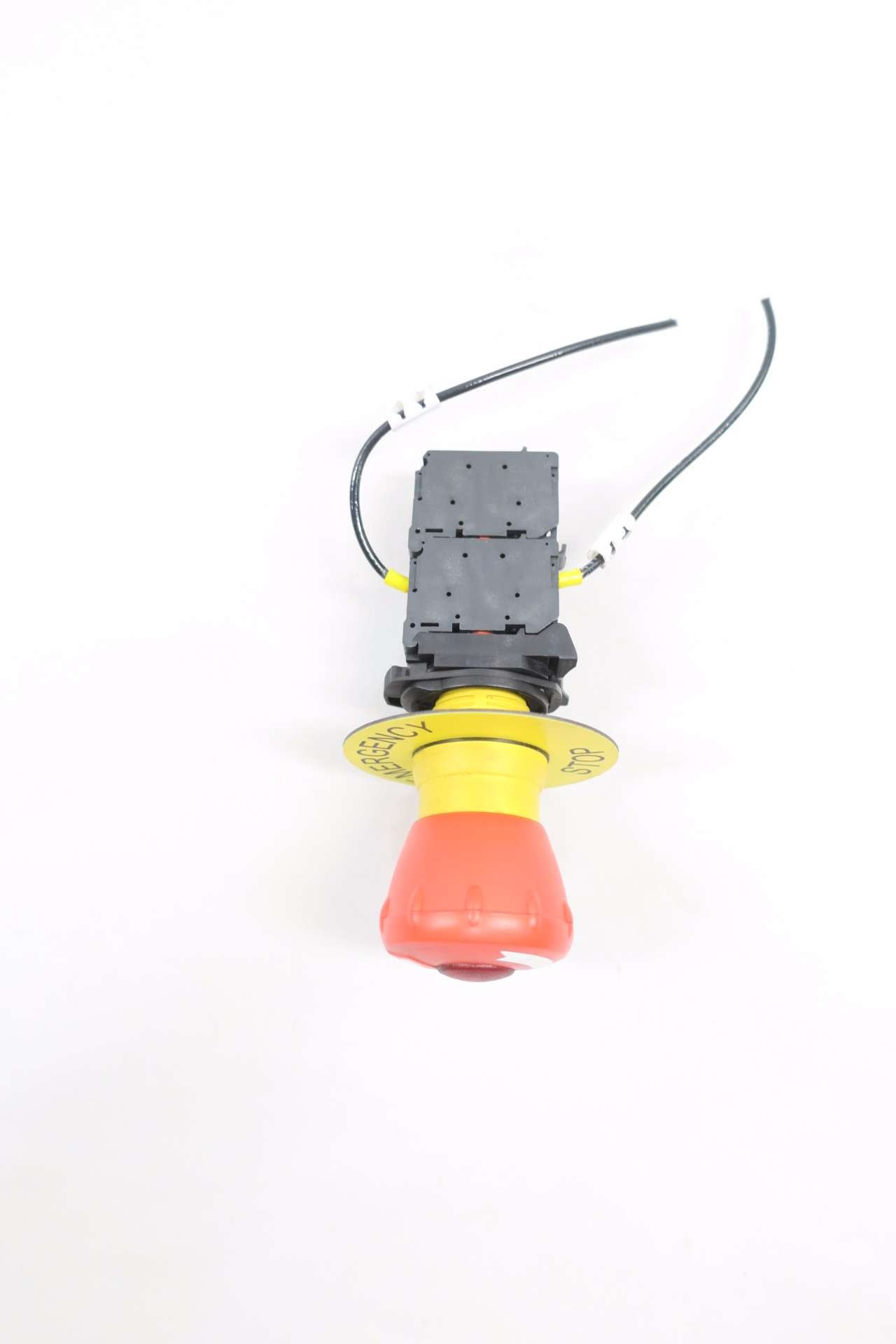 ALLEN BRADLEY 800F-X10 800F-X01 EMERGENCY STOP TWIST PUSHBUTTON