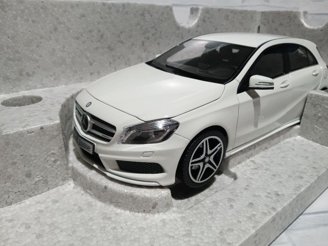 1/18 メルセデスベンツAクラスW176 スポーツシルバーミニカー