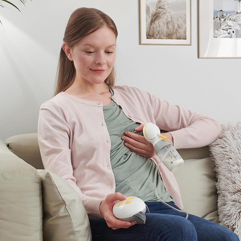 Nouveau tire-lait Medela Solo – Tire-lait électrique simple et facile à utiliser avec boucliers flexibles, offrant plus de confort et d'expression plus de lait