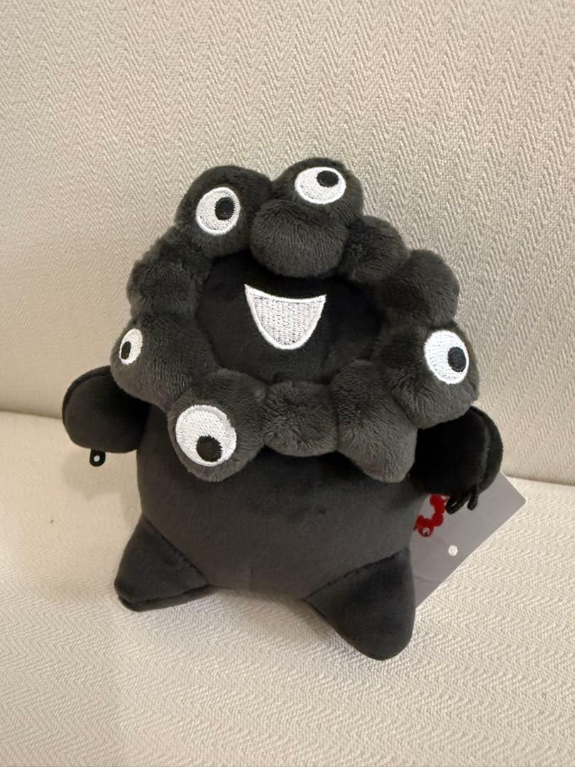 黒ミャクミャク　立ち、座り　2個セット　ぬいぐるみ Amazon.co.jp: 黒ミャクミャク もっちり ぬいぐるみ 黒立 ☆ : おもちゃ