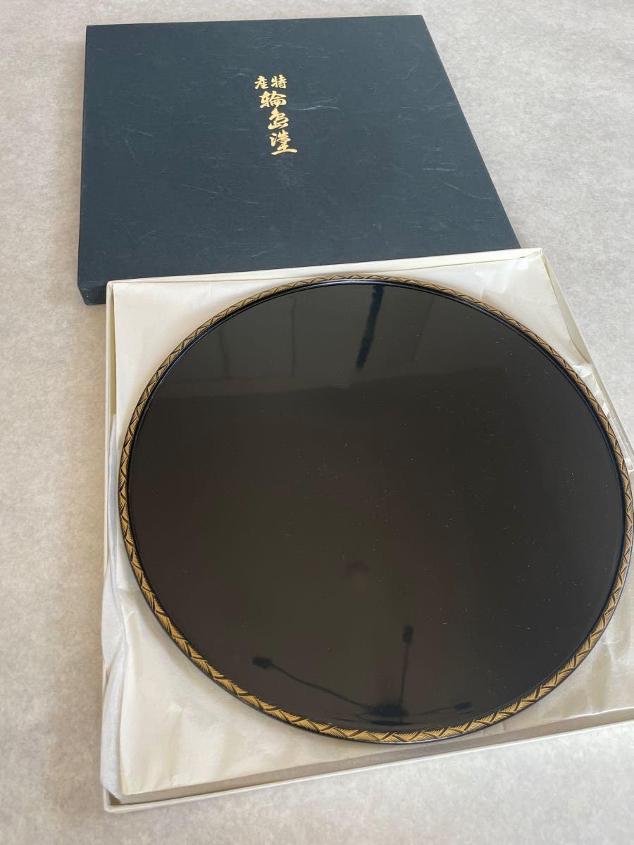 輪島塗 盆 直径30cm前古孝人作 輪島塗 丸盆 沈金入り 直径30cm【