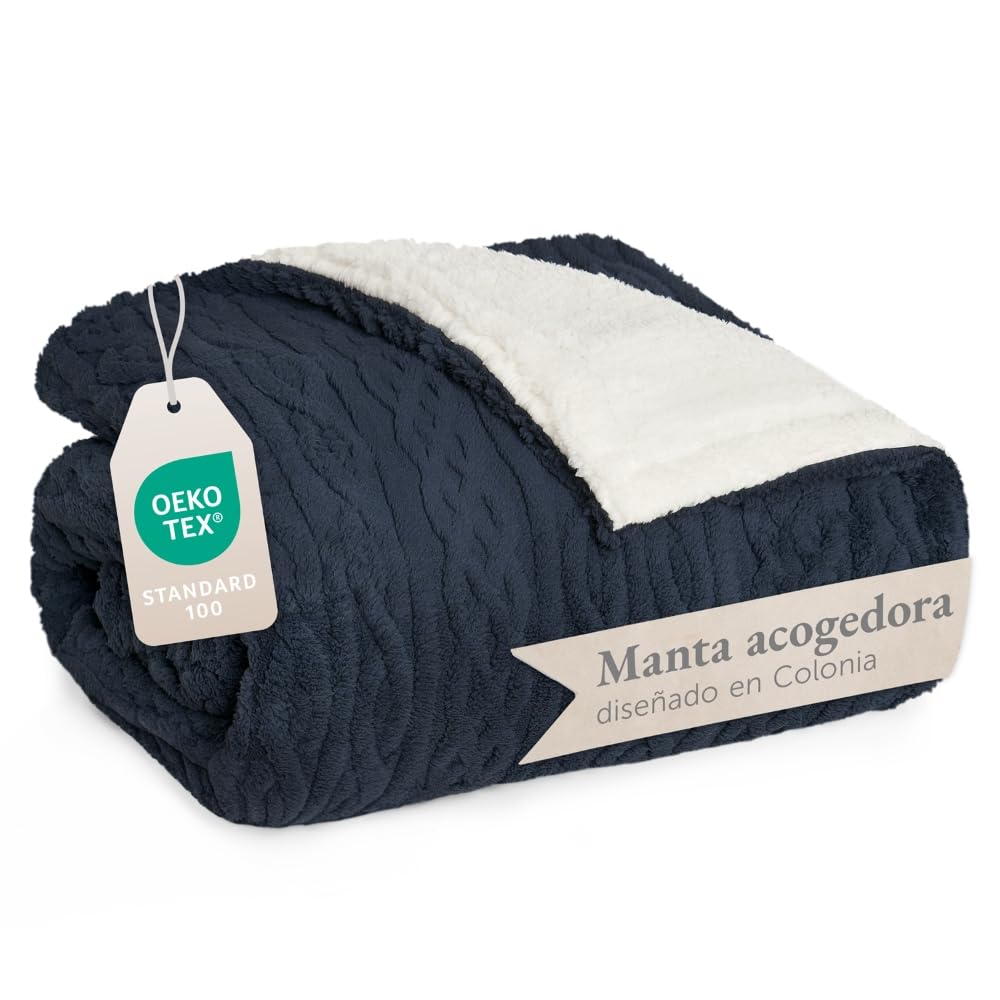 Blumtal Manta Sofa 150x200cm con diseño de Punto Trenzado - Mantas para Cama con Certificado Oeko-Tex - Mantas para Sofa de Microfibra con Suave Sherpa en el revés - Manta Grande - Azul Marino/Blanco OEKO-TEX STANDARD 100