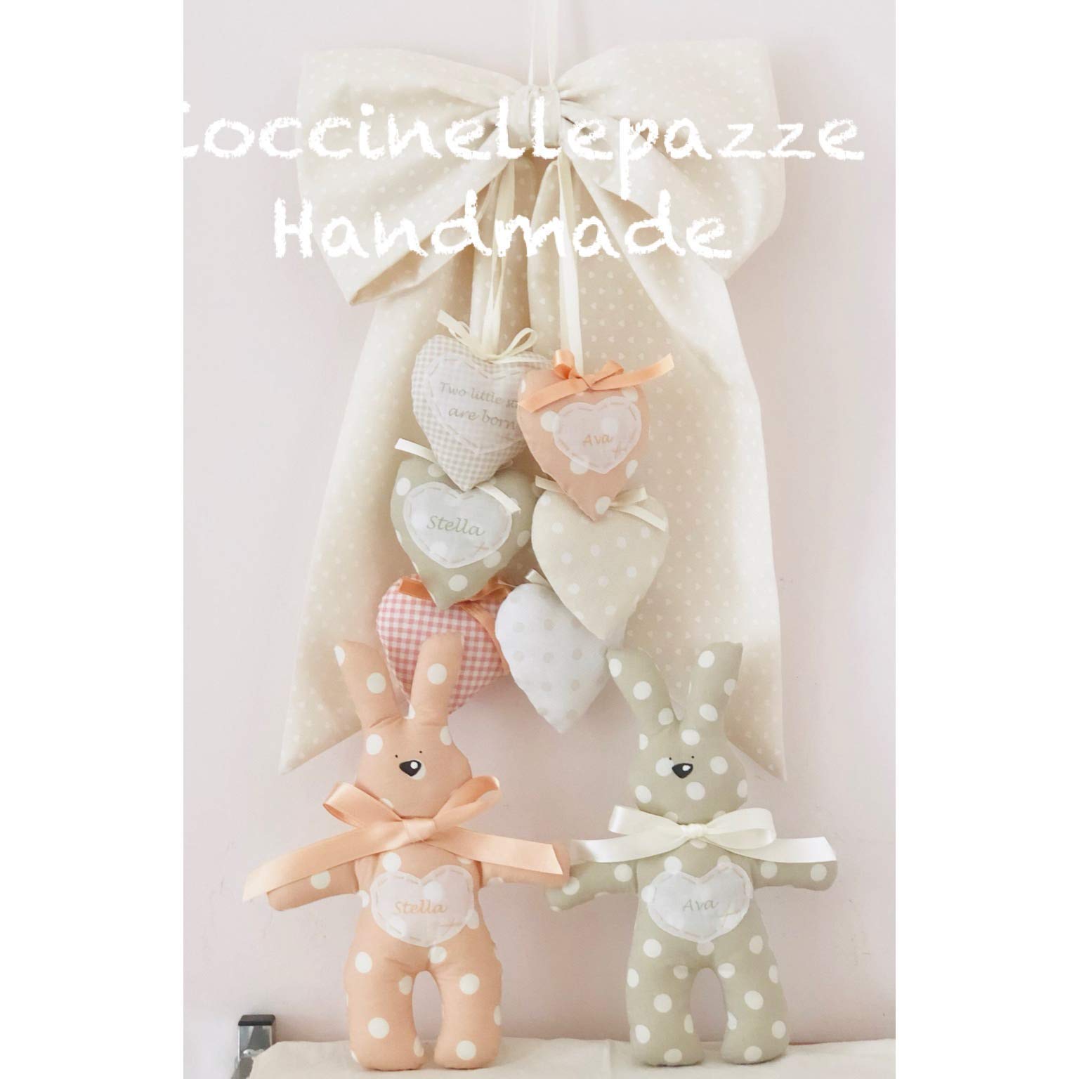 FIOCCO NASCITA CON ORSETTO O CONIGLIO DOUDOU STACCABILE E CASCATA DI CUORI - ANNUNCIO BABY - COLORI E TESSUTI A RICHIESTA 6 CUORI.