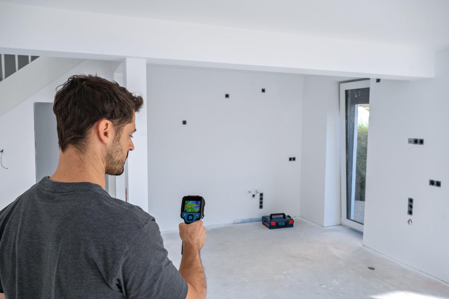 Bosch professional Termocamera GTC 12V-450-13 (256x192 px, da -20°C a +450 °C, doppia alimentazione, batteria agli ioni litio GBA 12V 2,0 Ah, caricabatterie GAL 12V-40, custodia, cavo USB-C®, L-Boxx)