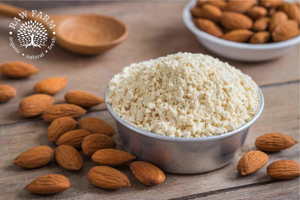 Raw Farm – Farine d’amandes 1 kg, finement moulue à partir d’amandes blanchies, sans gluten, compatible keto, idéale pour la pâtisserie, la cuisine et les recettes saines