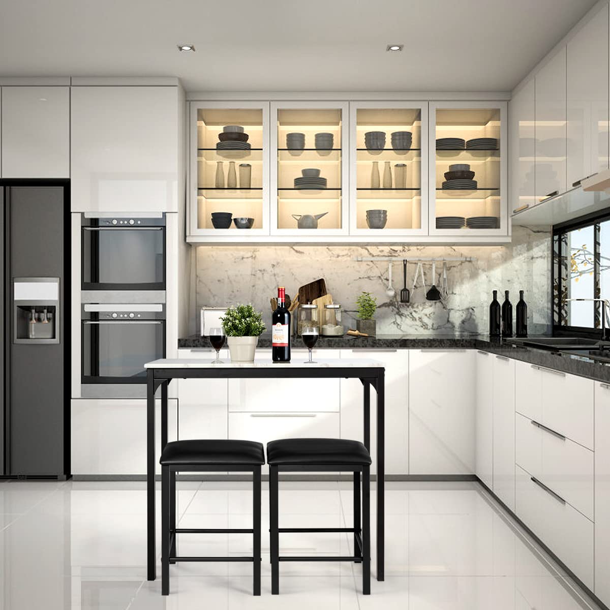 GIANTEX Tavolo alto da cucina e 2 sgabelli, set di 3 pezzi di sala da pranzo per 2 persone, tavolo bar cucina moderno e compatto in finitura finto marmo, mangia in piedi per bistrò, soggiorno (bianco)