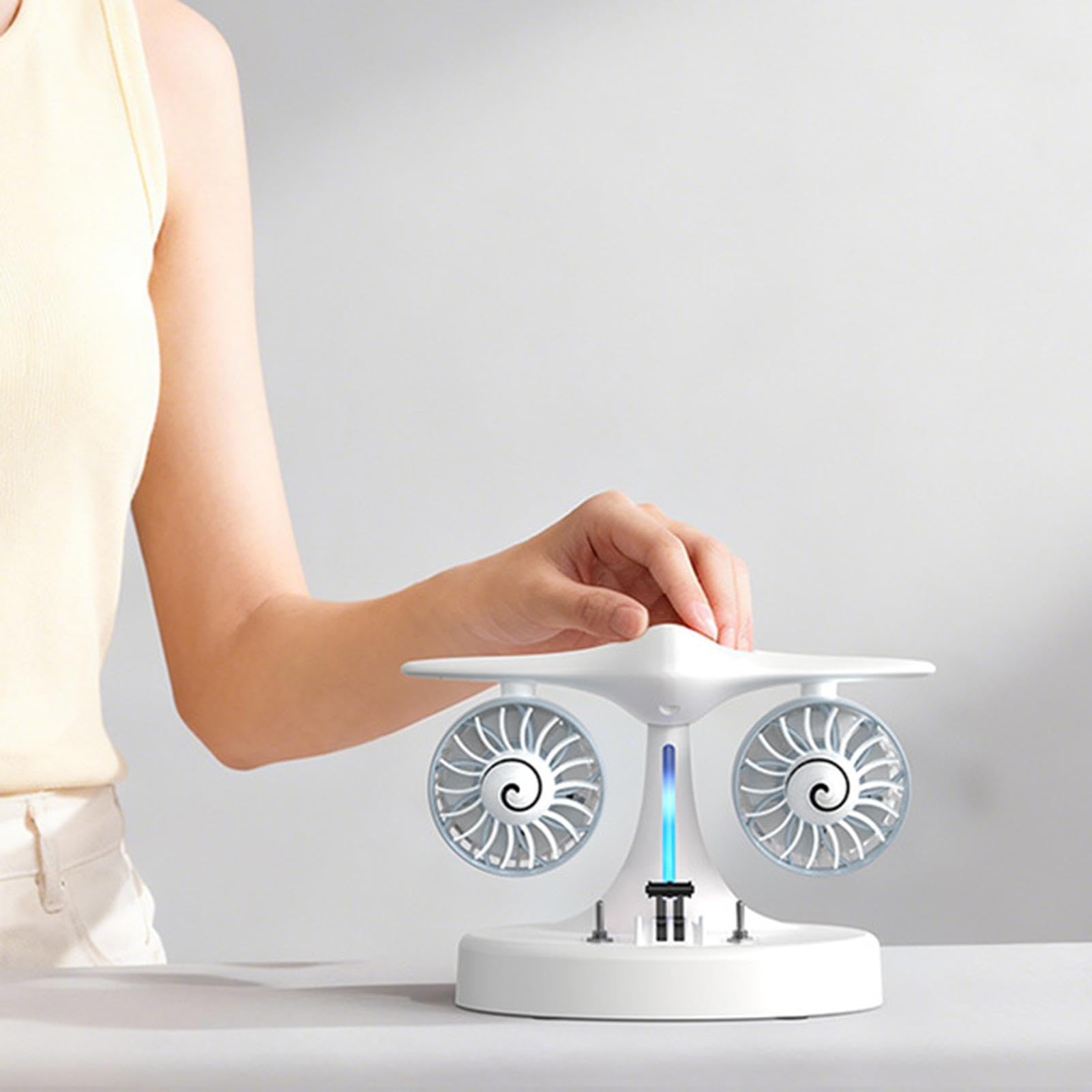 Ventilador de mesa recargable portátil con doble pulverización | Pequeño ventilador personal para dormitorio, salón, oficina, escuela, verano, viajes, camping, vacaciones, picnic