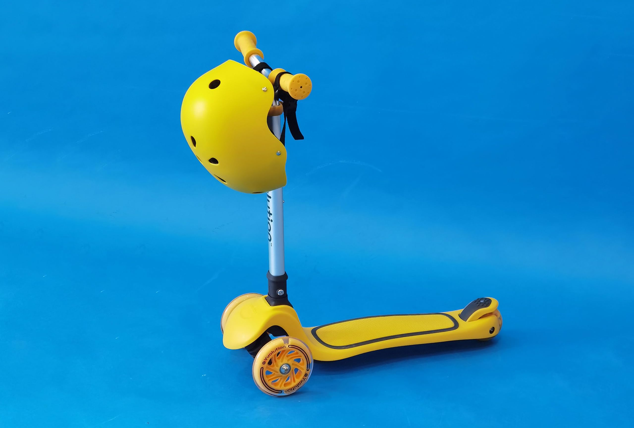 Yvolution Y Glider - Patinete de aire para niños, scooter de 3 ruedas para niños pequeños, 4 deslizadores de altura ajustable con patinetes, inclinarse para dirigir con luz LED intermitente para niños