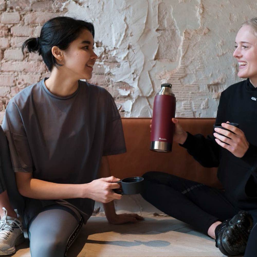 Aladdin CityPark Thermavac Twin Cup Bottle 1.1L Burgundy Red – BPA FREE Stainless Steel Bottle with Built in Twin Cup - Keeps Cold or Hot for 25 Hours - Leakproof - Dishwasher Safe | Thermoskanne, doppelwandige Vakuumisolierung, auslaufsicher, spülmaschin