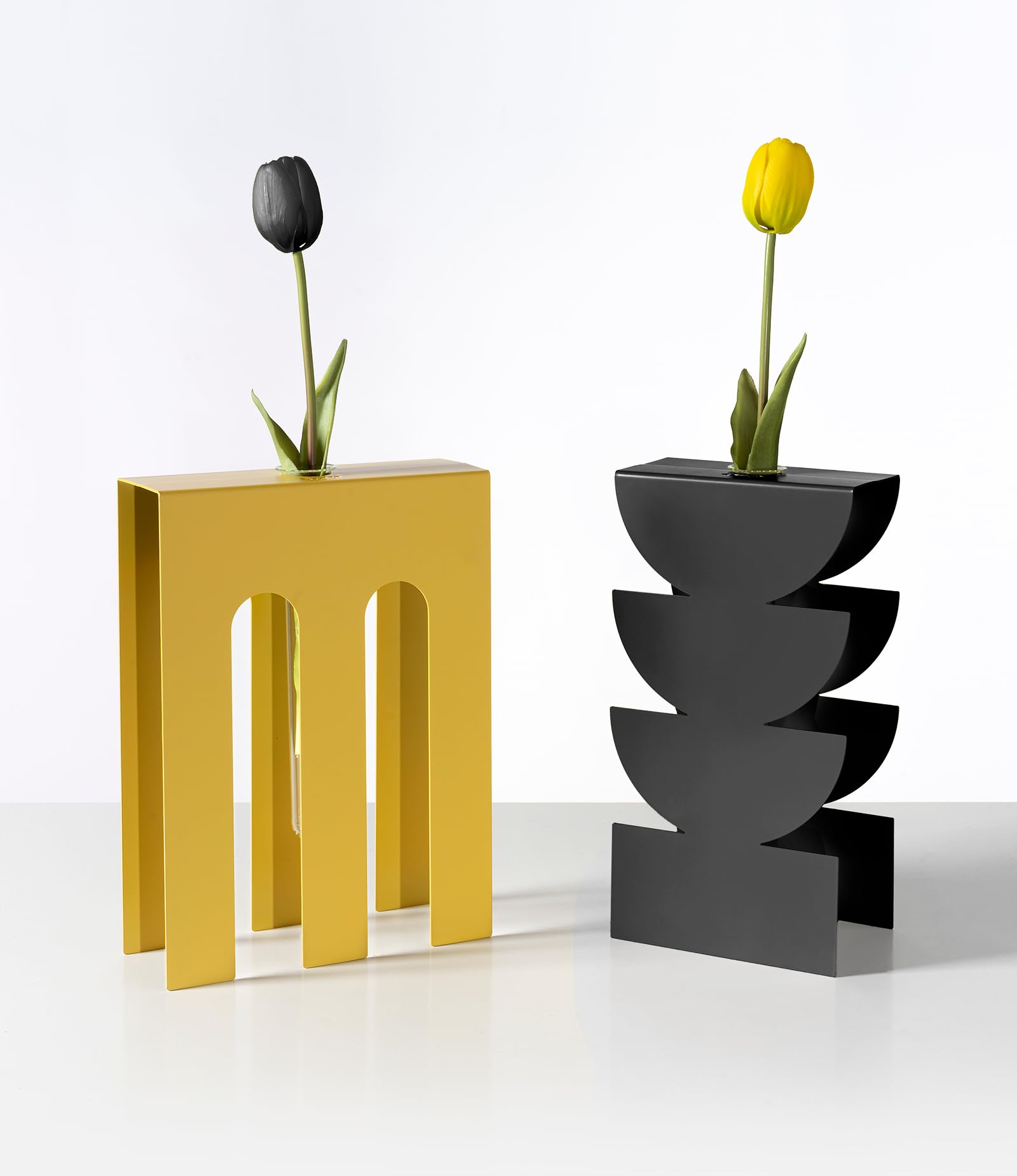 Arti & Mestieri Memphis - Vaso portafiore di Design 100% Made in Italy - in Ferro, 12,5 x 6 x 25h cm (Ocra)