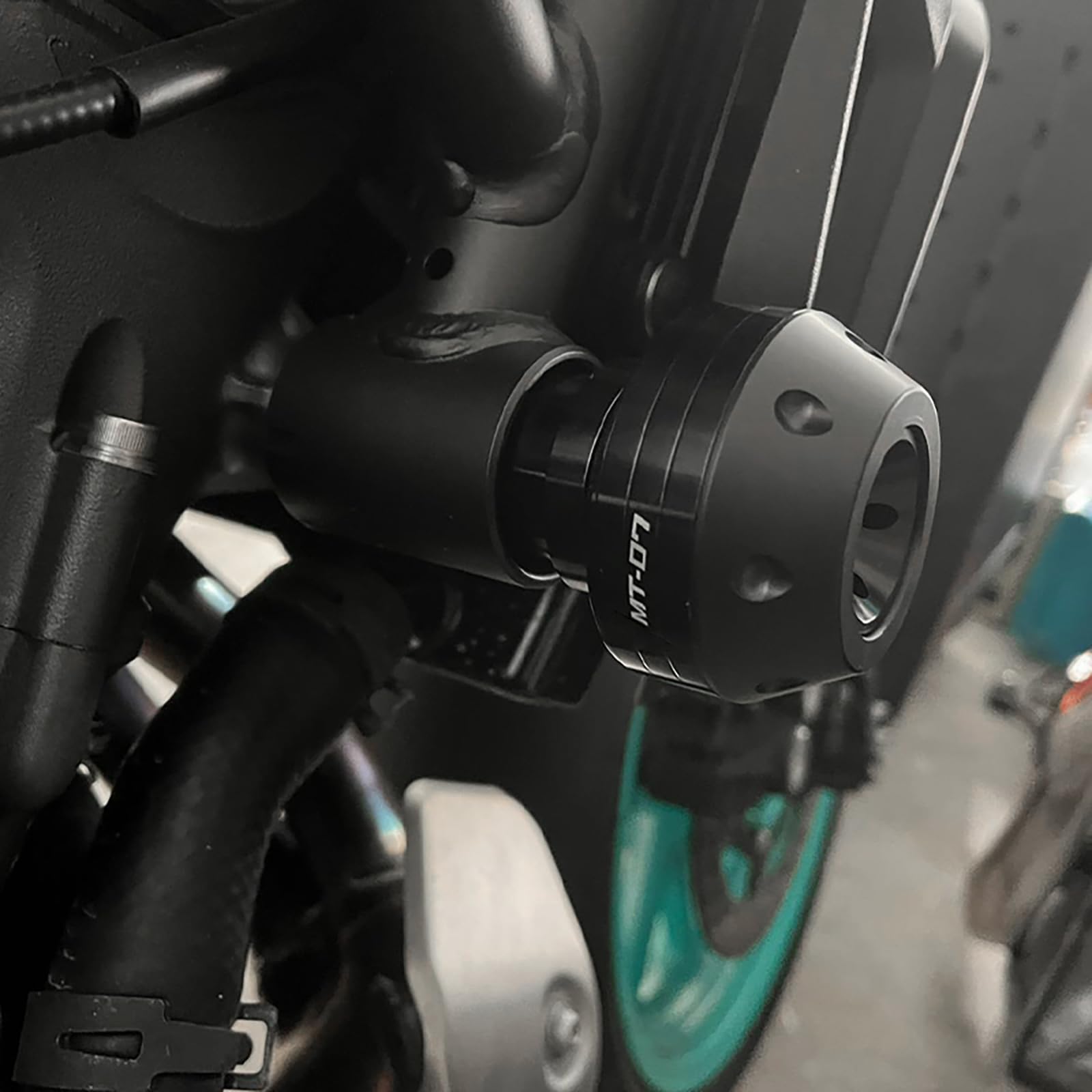 MOWOK 2 pezzi Tamponi Paratelaio Moto Accessori per MT07 MT 07 MT-07 TRACER 2021 2022 2023 2024 2025 MT07 FZ07 2014-2020 Protezioni del Anticaduta protezione
