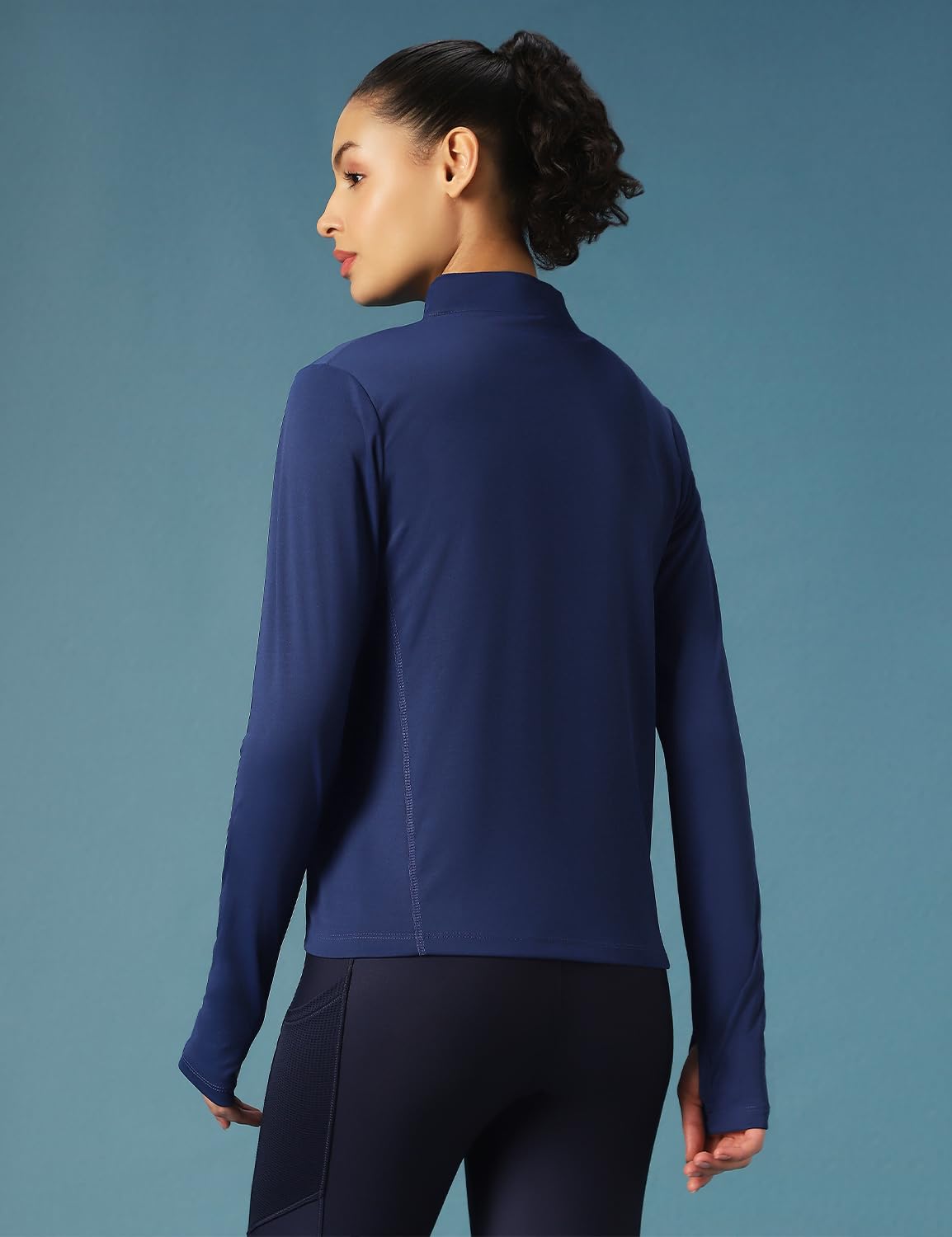 PUMP'D Maglietta da donna a maniche lunghe, apertura con foro per il pollice, maglietta sportiva per abbigliamento casual, collo alto, maniche lunghe, chiusura a mezza cerniera