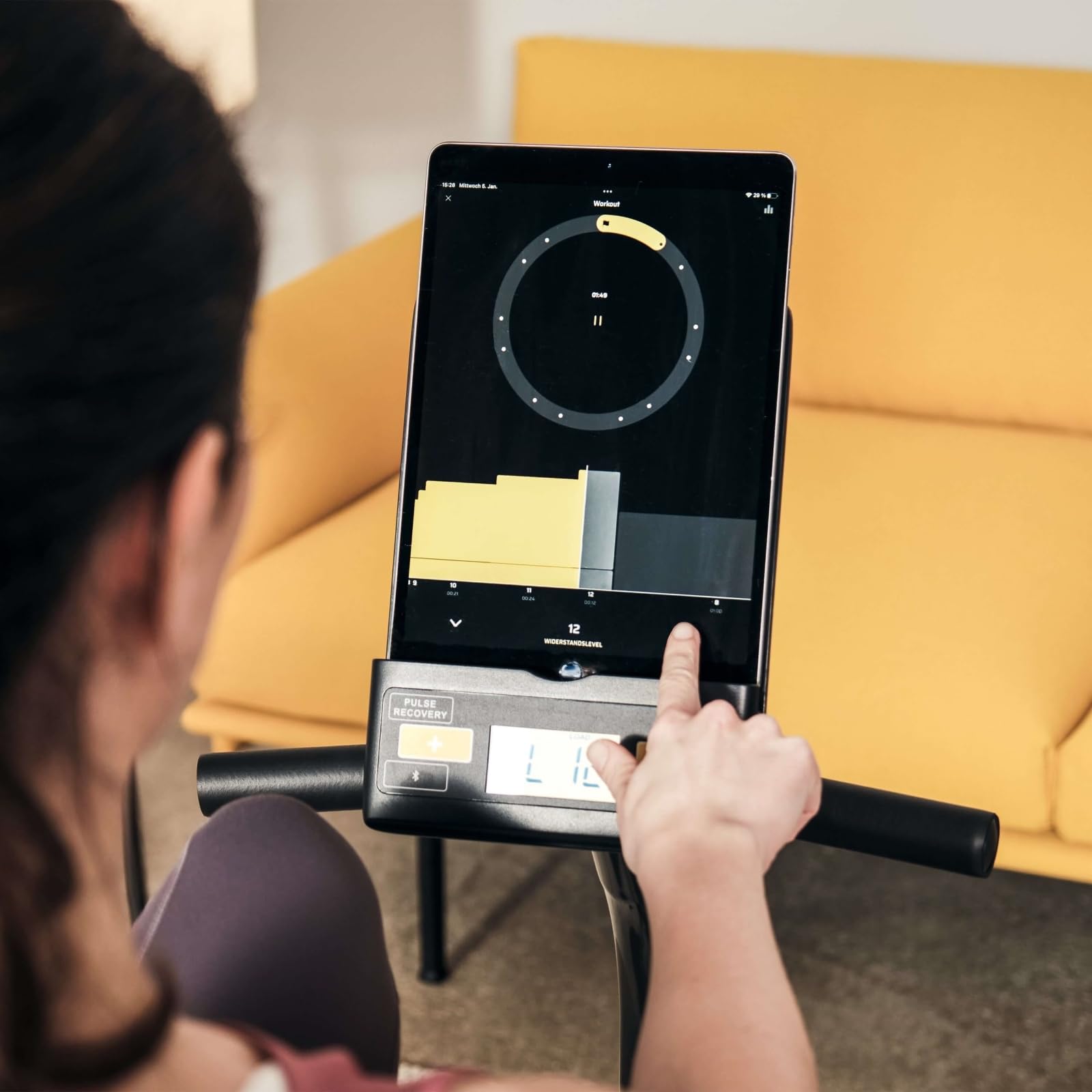 SportPlus | Modèle 2022 | Vélo d'appartement allongé avec compatibilité App, 24 niveaux & 6 programmes d'entraînement, avec écran & support pour tablette, max. 110 kg