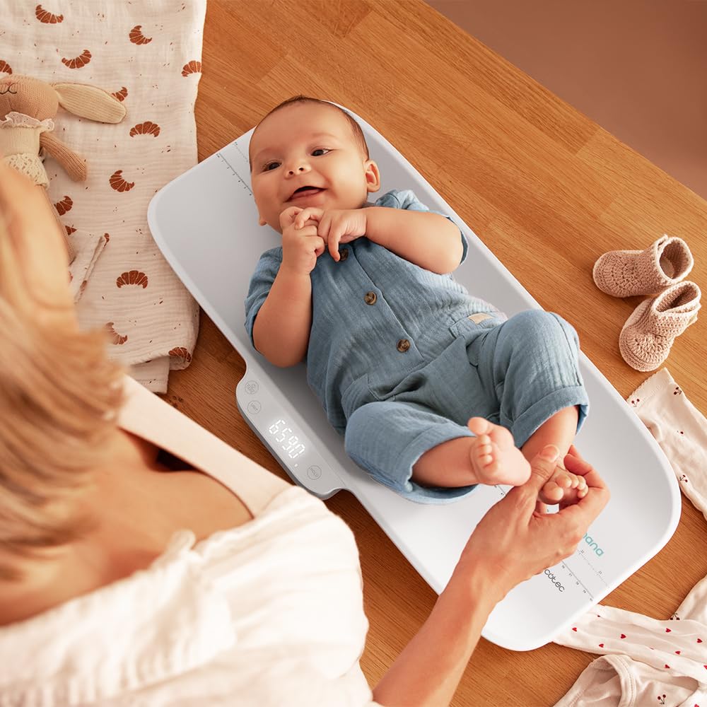 Cecotec Bilancia Digitale per Bambini Baby Nana Babycare Smartweight. Display a Led, Superficie di Supporto 60 x 25 cm, Capacità di Misura da 50 gr a 40 kg, Multifunzione, Spegnimento Automatico