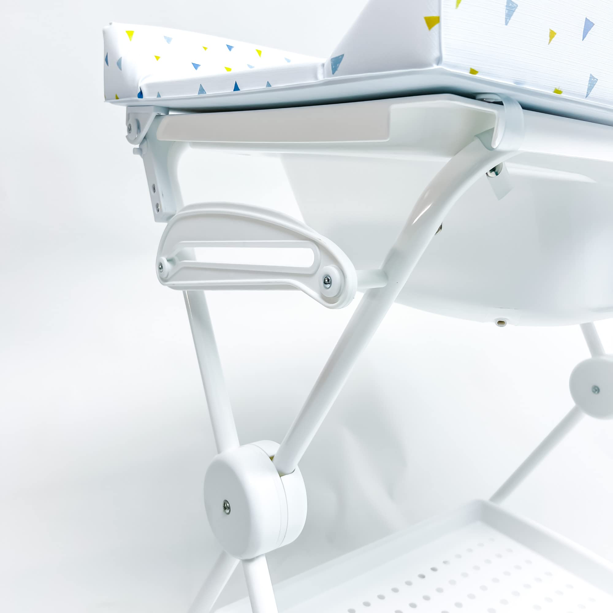 PLASTIMYR Bañera Cambiador Bebe Plegable LEA - Cambiador con Bandeja Organizadora y Patas Antideslizantes – Bañera Plegable Bebé Viaje Seguro y Compacto - Amarillo - 85x63x96cm