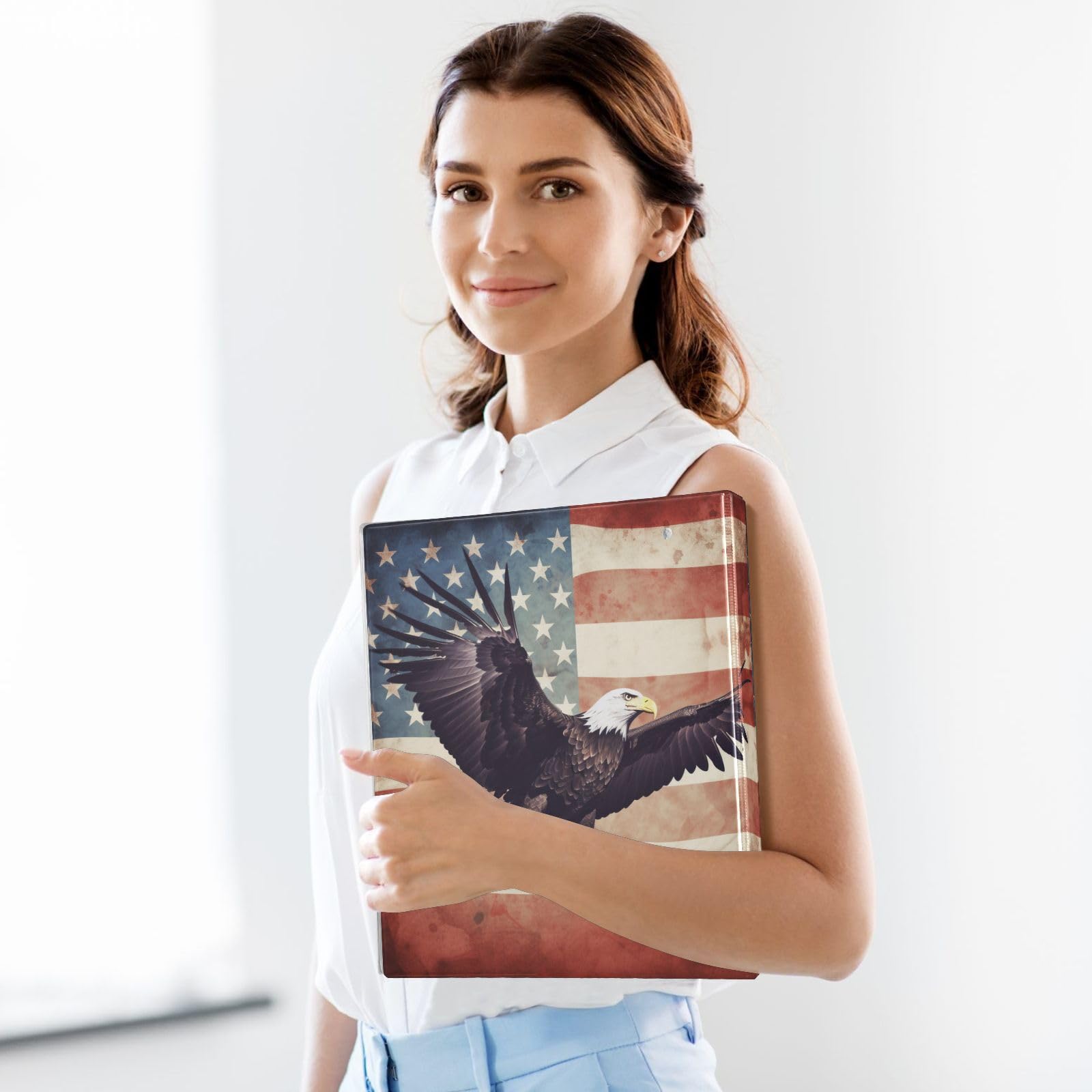ALAZA Raccoglitore a 3 anelli con 3 tasche interne in PVC trasparente, con bandiera americana, 200 fogli, per ufficio, casa, scuola, confezione da 1