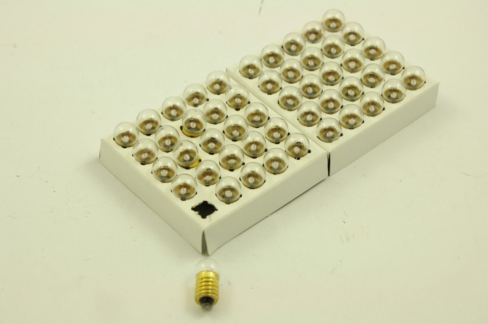 50 x 3.5 VOLT 0.3 AMP LIGHT BULBS SCREW FIT FOR BIKE LIGHTS TORCH