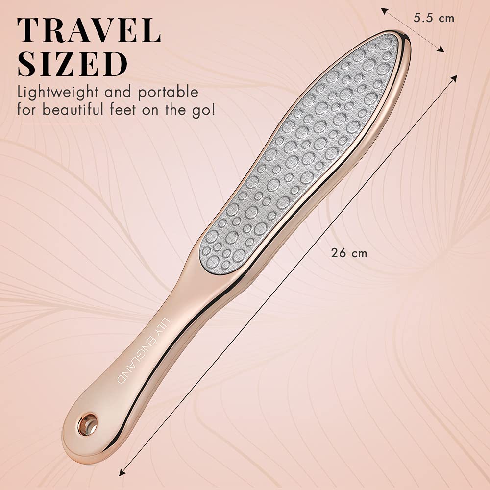 Lily England - Lima de pies para eliminar piel dura, 2 en 1 profesional y removedor de piel seca para pies, herramienta de pedicura de acero inoxidable de Lily England, oro rosa