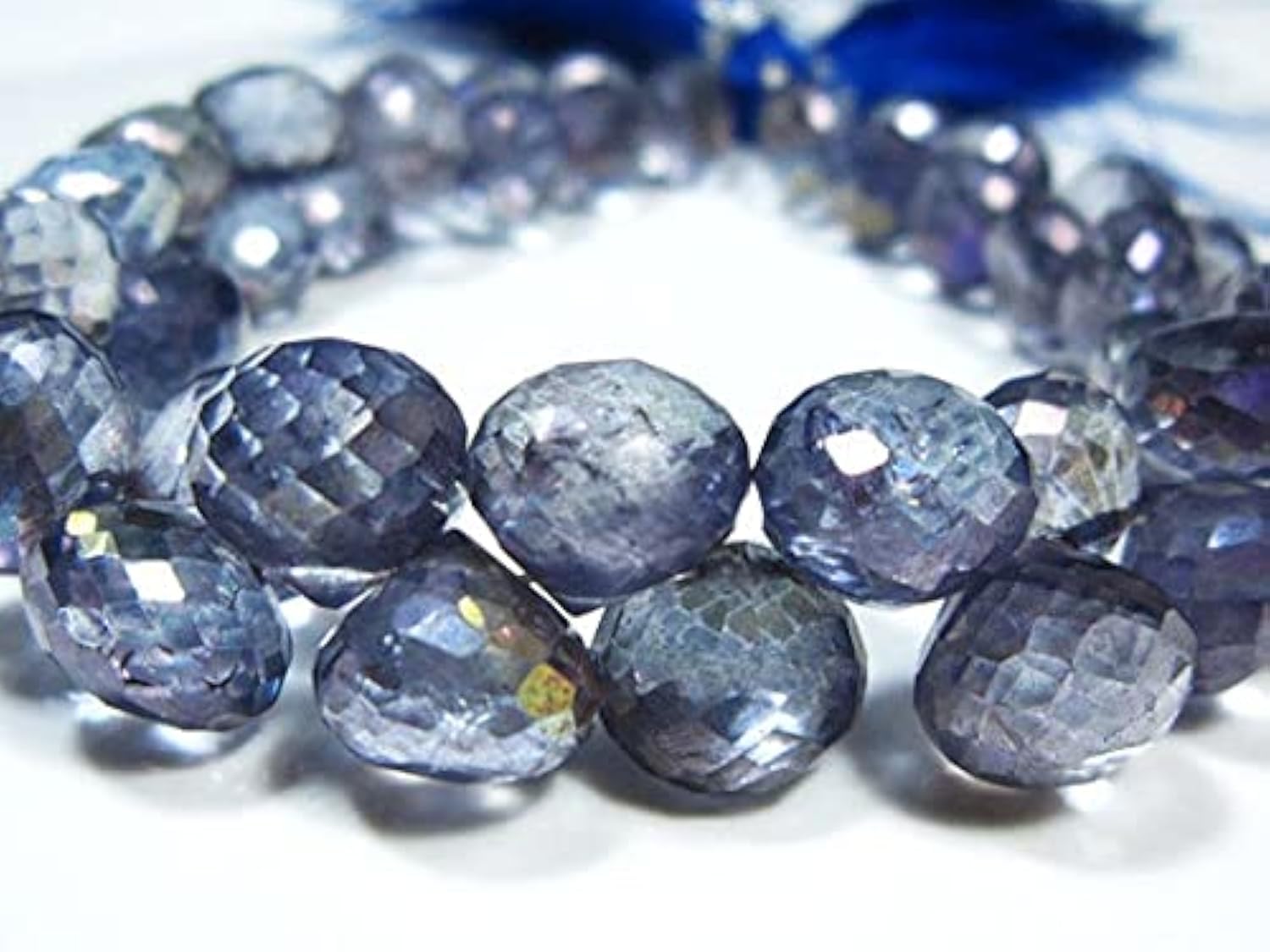 Perles en quartz mystique bleu de 8-10mm idéales pour créer vos bijoux d'été bohèmes