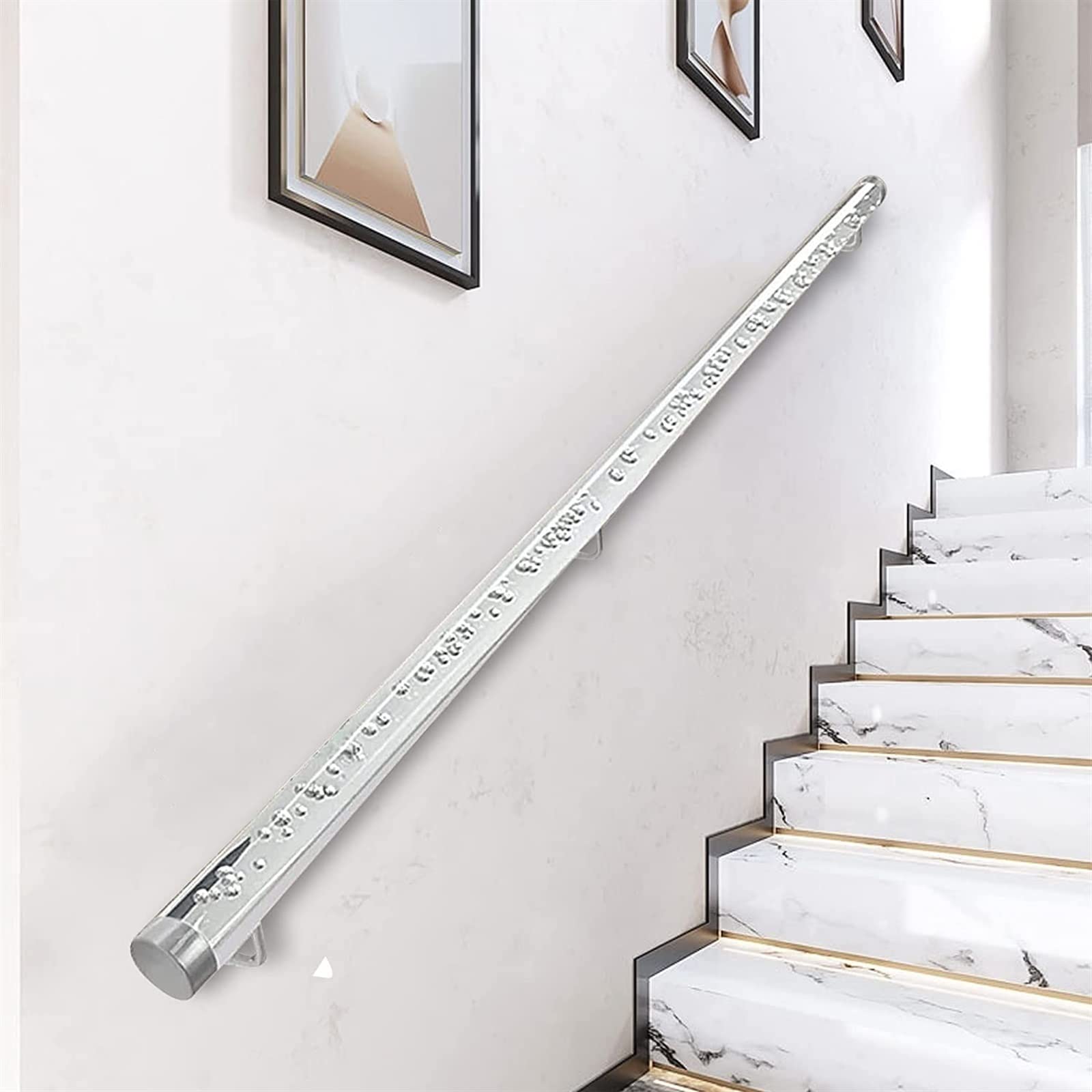 Tuyau à bulles transparent antidérapant pour sécuriser l'escalier du salon loft