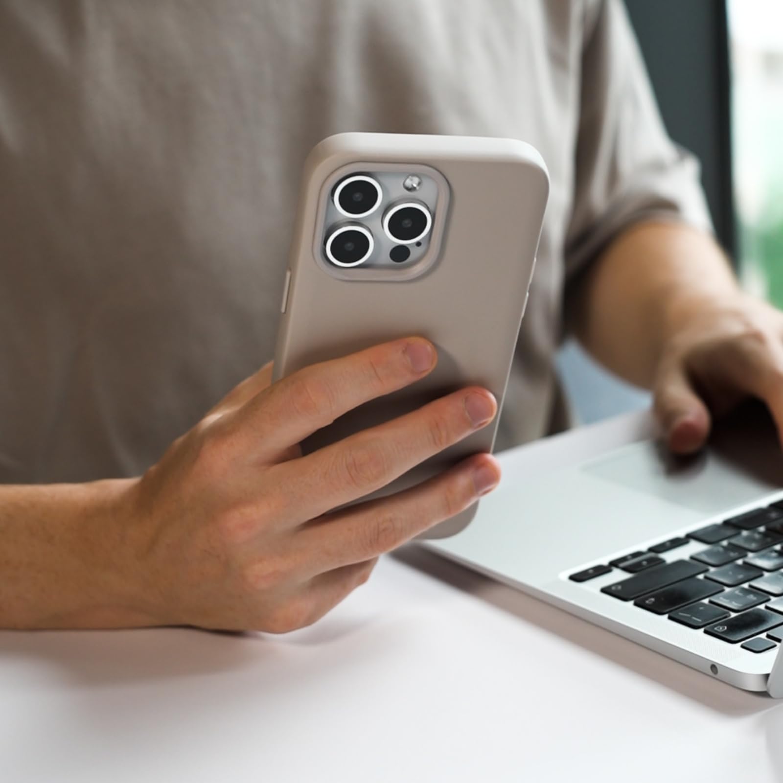 RHINOSHIELD Etui kompatybilne z Magsafe do iPhone'a 16 Pro, SolidX, wzmocniona, amortyzująca wstrząsy, smukła konstrukcja, ochrona przed upadkiem 3,5 m, beżowa powłoka