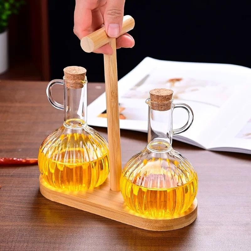Deconox 2'li Bambu Stand ile Cam Yağdanlık ve Sirkelik Seti, Yemek Masası ve Sofralarınız İçin Bambu Standlı Şık Masa Üstü Yağ ve Sirke Şişeleri