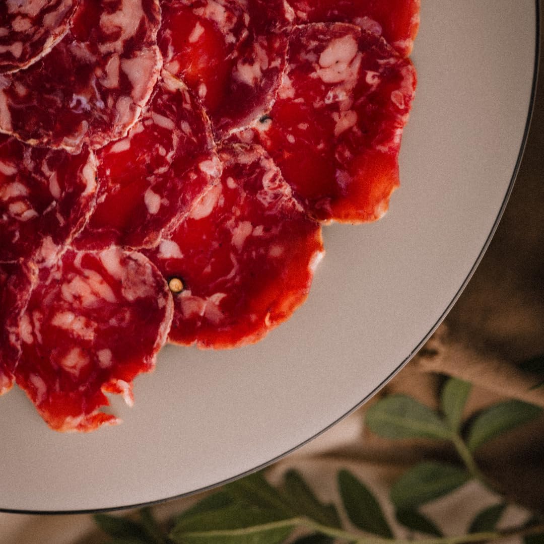 Maximiliano Jabugo - Salchichón de Bellota 100% Ibérico | Estuche 80gr Loncheado | Aliño Tradicional con Pimienta | Curación Natural en Jabugo | Embutido Ibérico Artesano