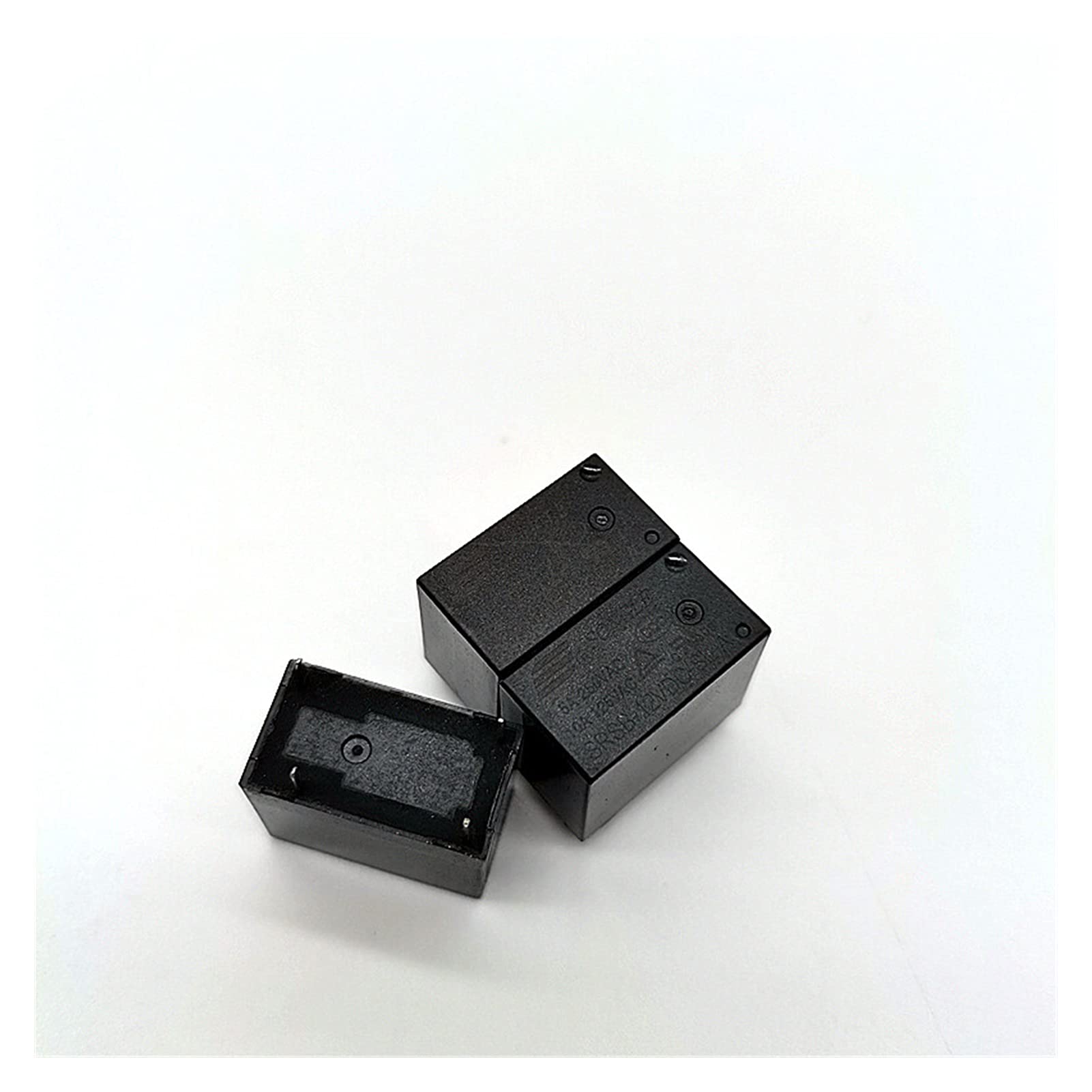 Relais 4 broches SRSB-05VDC-SL-A pour réparer une carte électronique industrielle en panne