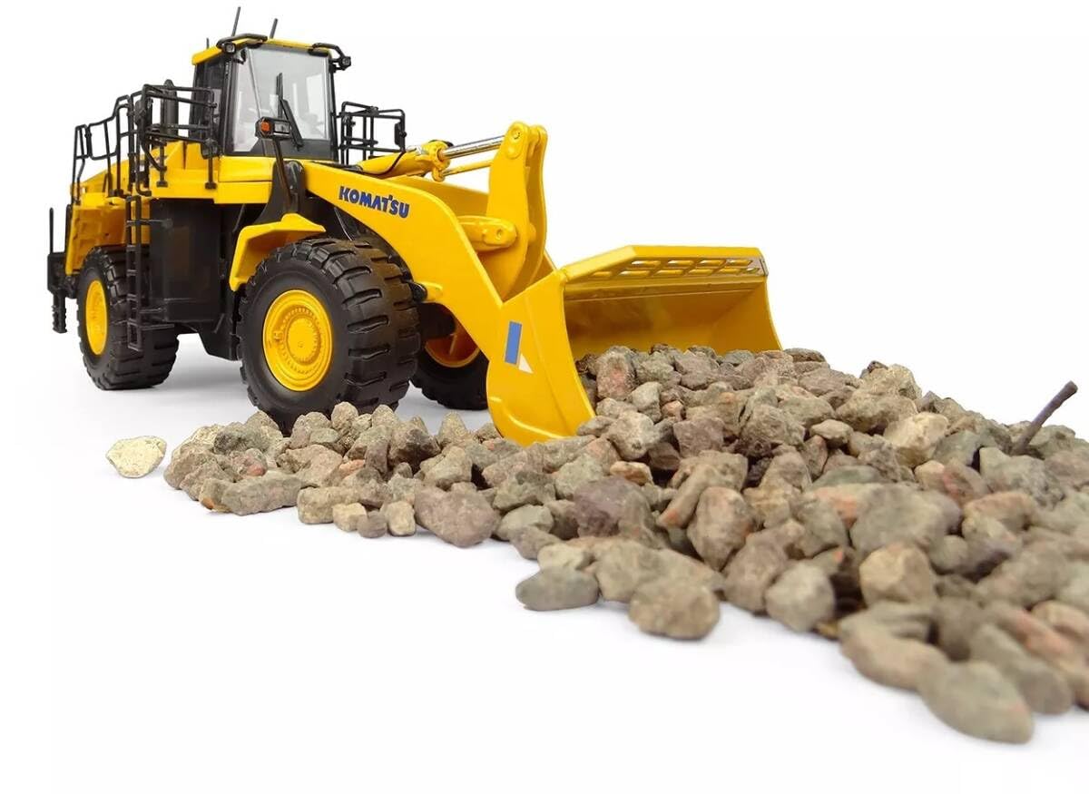 Amazon.co.jp: Universal Hobbies UH8153 Komatsu WA600-8 Four Wheel 
