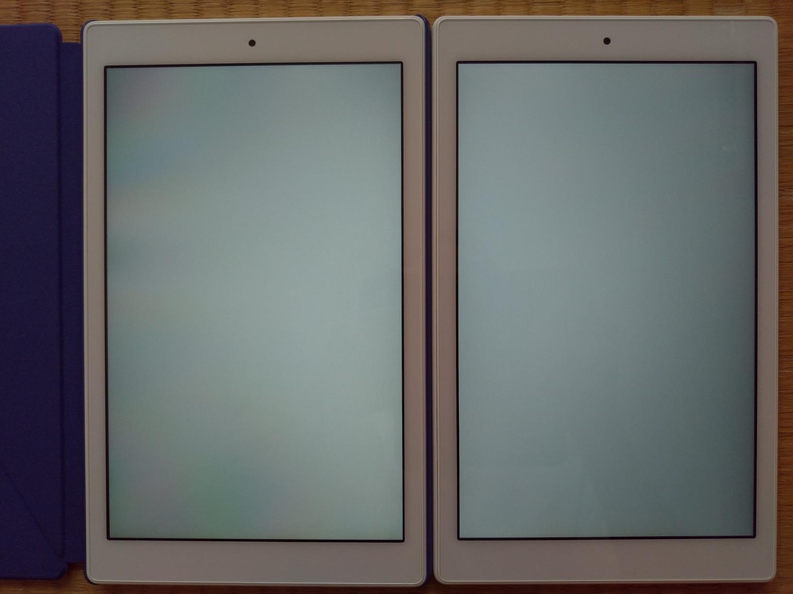 液晶が黄色く、周囲が暗い(2017年モデル比)、書籍データ全部消失(修正済みとのこと)