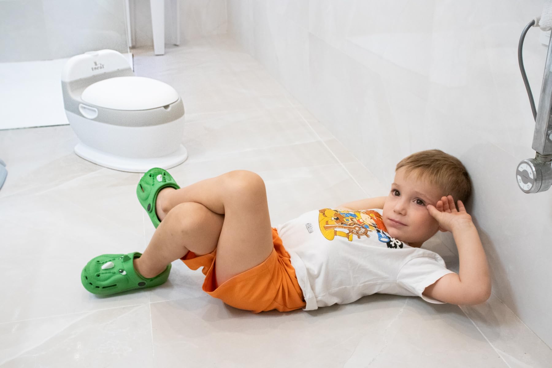 TORAL Orinal Bebe Musical Acolchado. Inodoro portatil handy potty. Ayuda al aprendizaje de bebés y niños. Perfecto como orinal bebe 2 años o baño portatil. Orinal portatil con sonido incluido. +18m