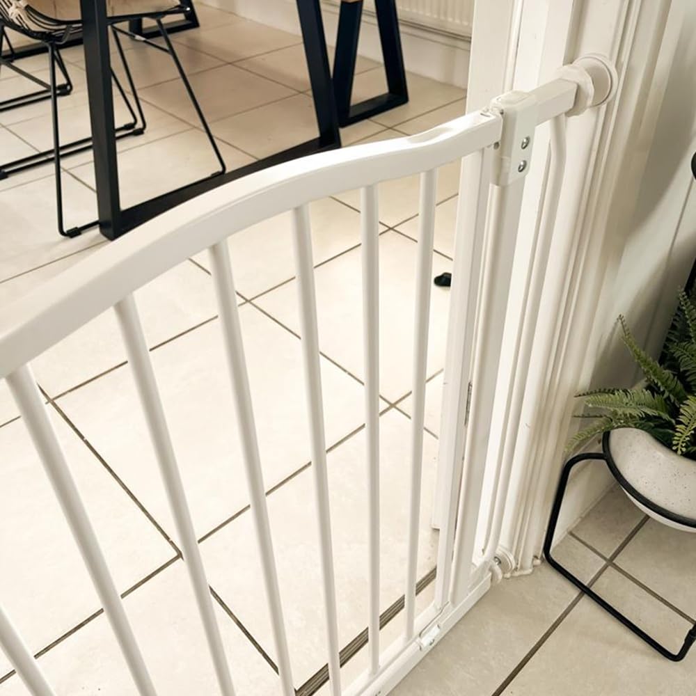 Safetots Curved Top Safety Gate, 71cm - 80cm, Matt White, Pressure Fit Stair Gate, Baby Gate for Doors Hallways and Spaces, Safety Barrier, Easy Installation — view 9