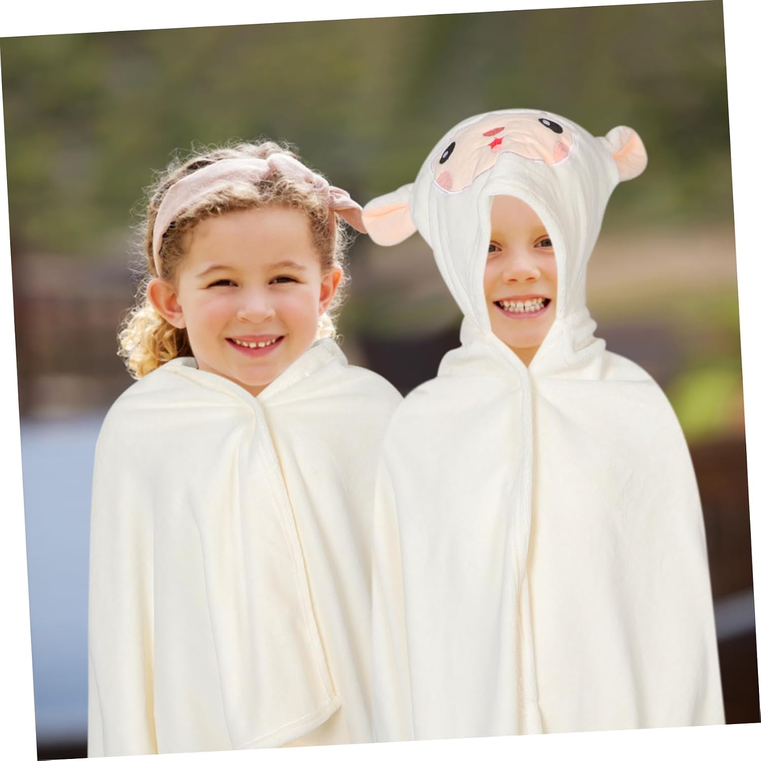 Hooded Coral Fleece Bathrobe for Toddlers Absorbent and Soft Hooded Towel for Cute Animal-themed Design Cozy and Snug after Bath for All Seasons