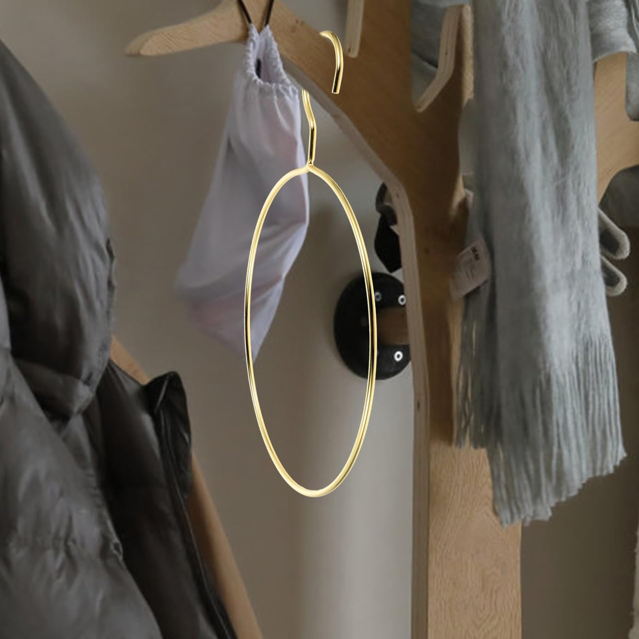 16 Pcs Metal Circle Hanger, Belt Scarf Ring Hanger, No Snag Closet Storage Organizer Holder for Mens Ties, Womens Shawls, Pashminas, Towel, Clothes