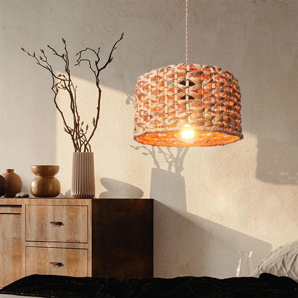 Lustre en chaume de style Sud-Est Asiatique pour illuminer chaleureusement votre salon