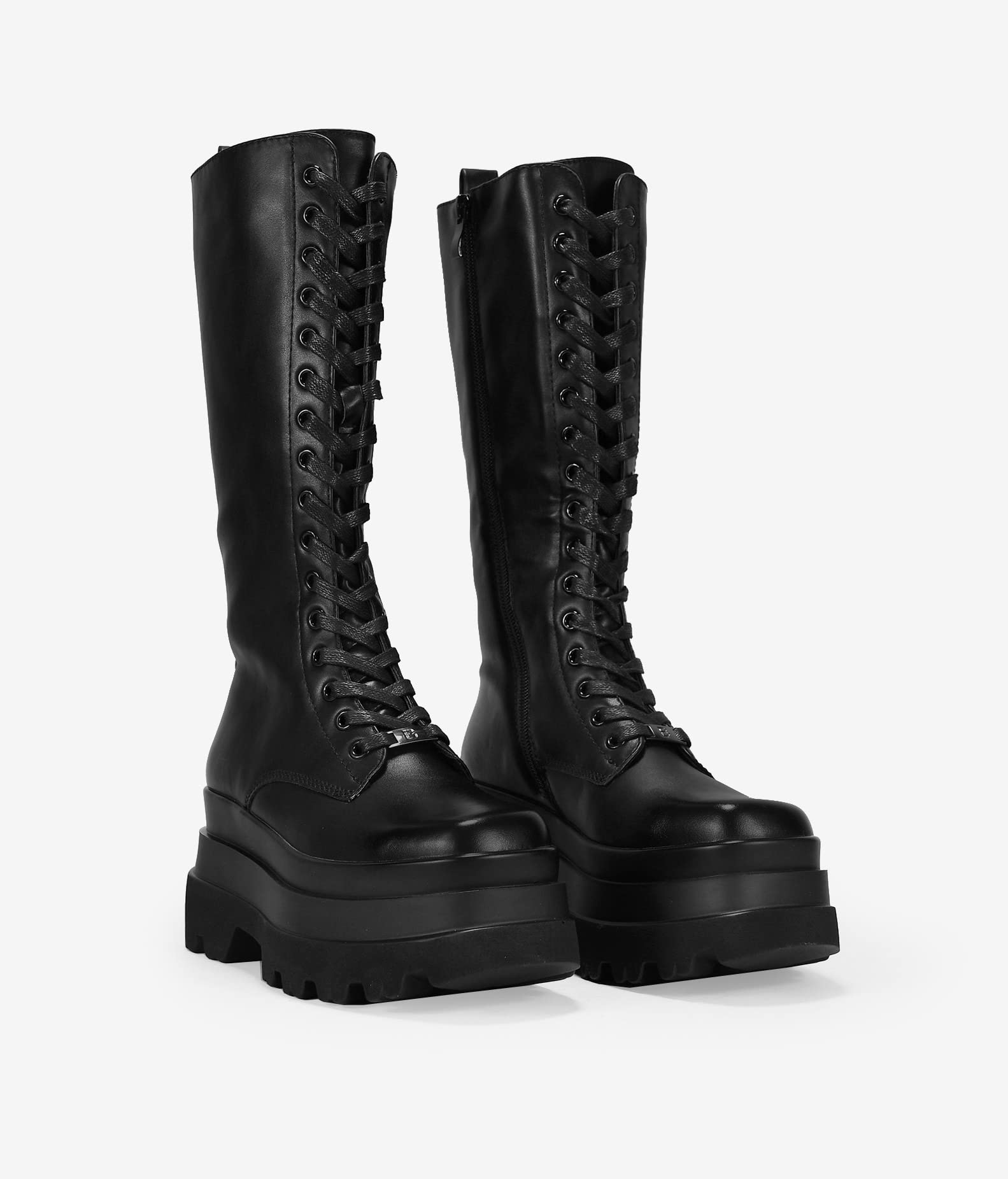 BOSANOVA Botas de Estilo Militar de caña Alta confeccionadas en Piel Vegana con Doble Plataforma y Suela Track. Cierre con Cordones y Cremallera. Calzado para Mujer