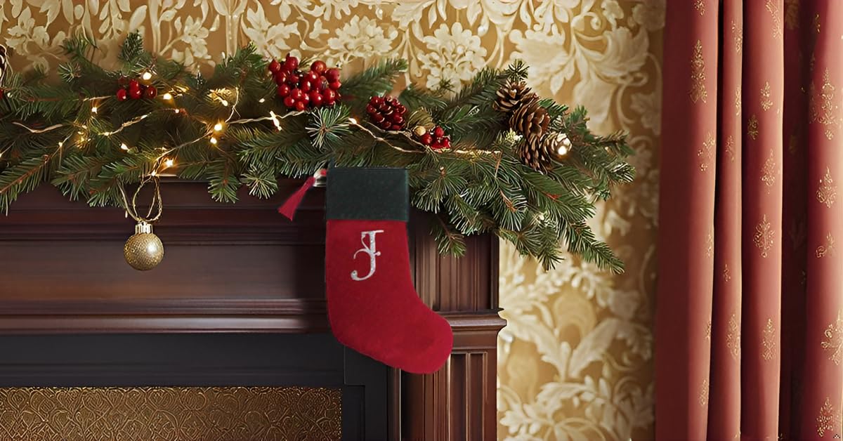 Evergreen Rot und Grün Samt Strass Monogramm Weihnachtsstrumpf – J