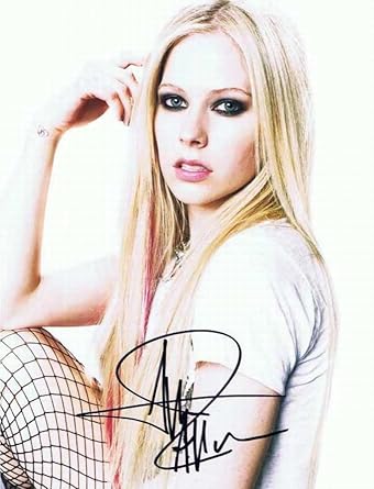 Amazon 直筆サイン アヴリル ラヴィーン Avril Lavigne ワンピースフィルムゼット 12 主題歌 消えた天使 07 森のリトルギャング 06 Anime ファーストフードネイション 06 Avril Lavigne 13 Goodbye Lullaby 11 The Best