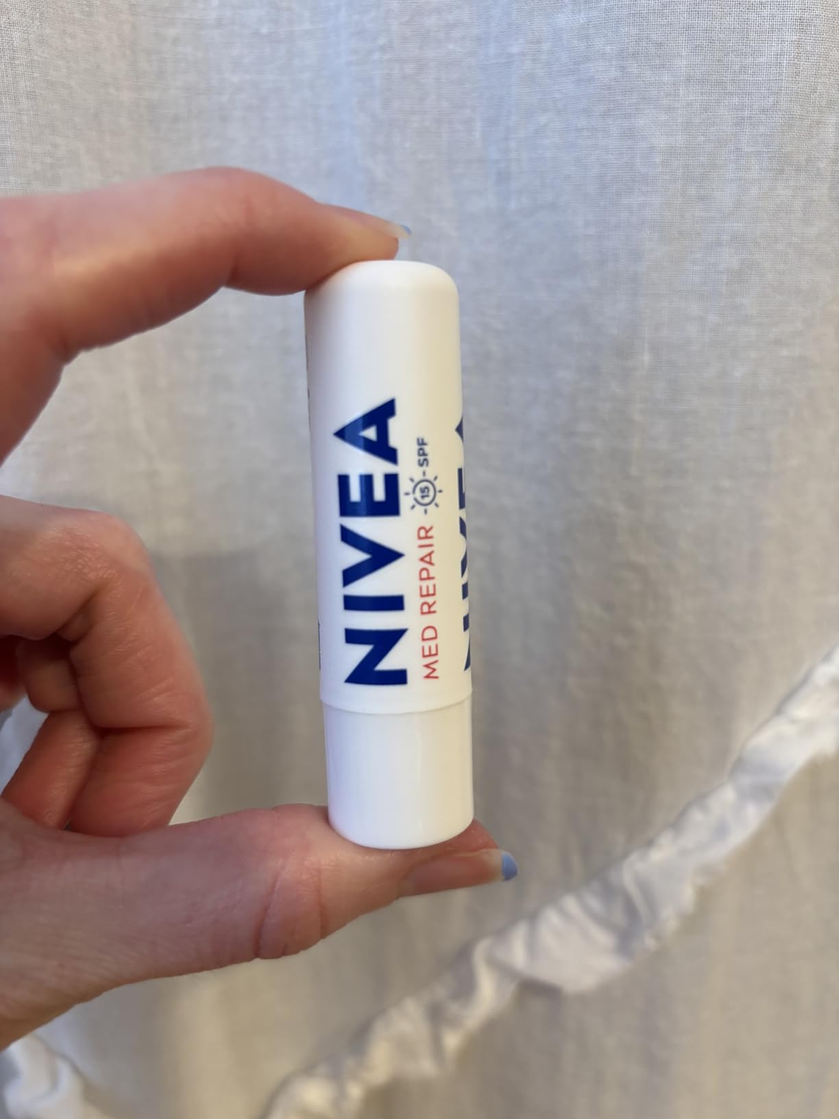 Nivea A Kiss of Recovery Medicated Lip Care SPF 15-0.17 oz
