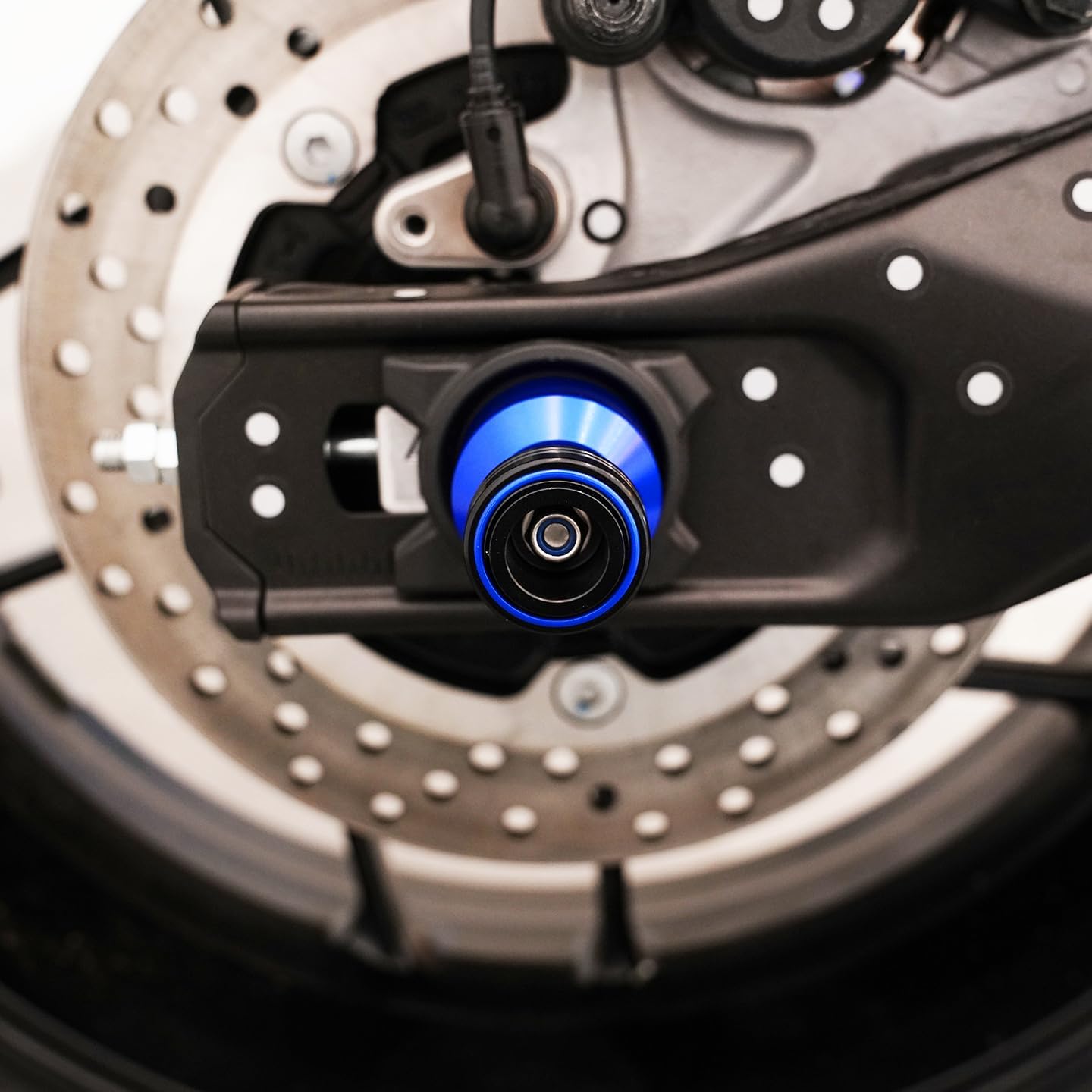 Compatible With 2026 R7 YZF R7 2025 YZFR7 2024 2023 2022 R7 Accessories Motorcycle Rear Wheel Frok Sliders Axle Crash Protector Swingarm Spools Stand Slider (Blue)