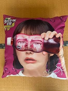 Amazon.co.jp: 乃木坂46与田祐希BIG変顔クッション : おもちゃ