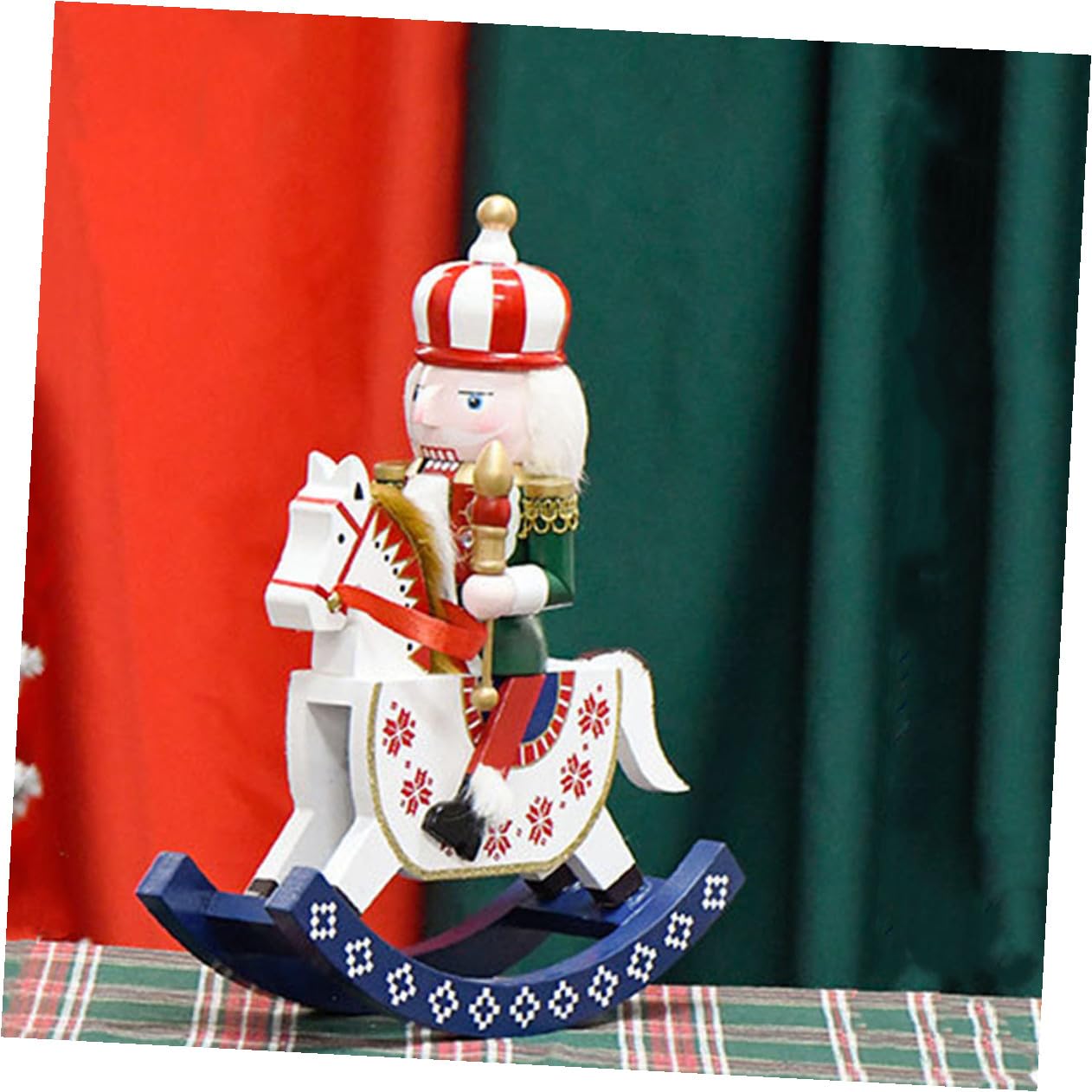 Garneck Holz Nussknacker Figur für Weihnachtsdeko Stehender Nussknacker mit Details Christbaumschmuck aus Holz für Tischdekoration