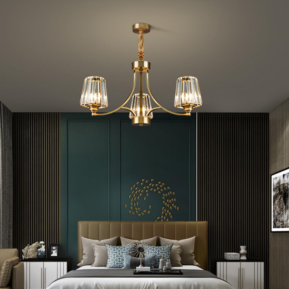 Luminaires suspendus en laiton et cristal au fini doré moderne