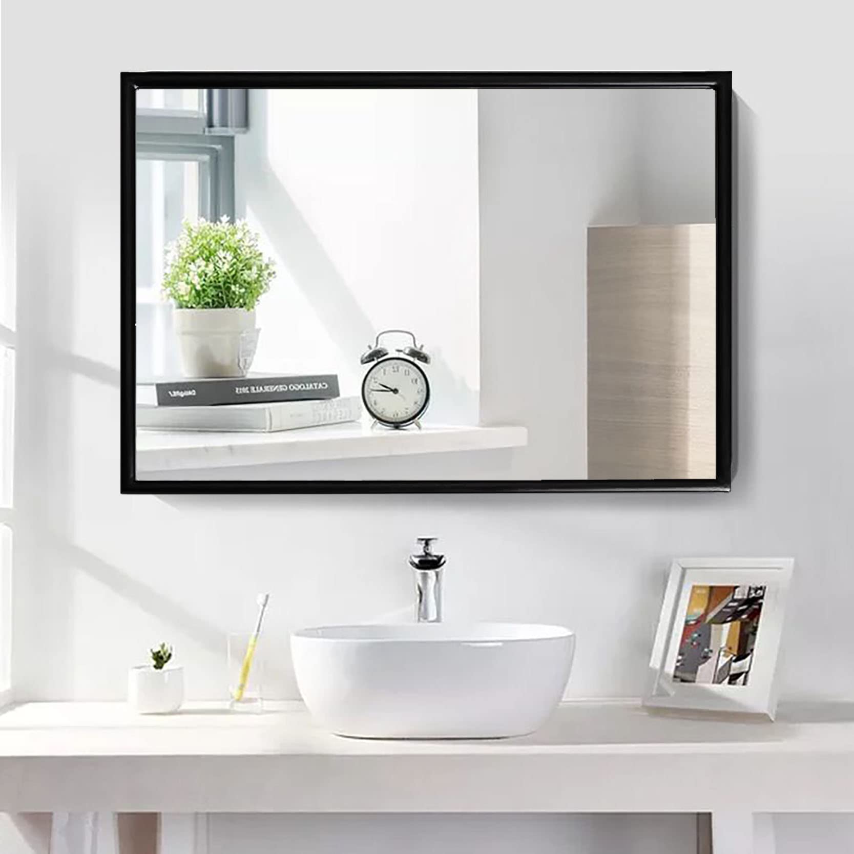 WEER Specchio da Bagno Nero, 56x76 cm Cornice Polimero Specchio da Parete Rettangolare con Effetto Legno, Impermeabile Specchi Decorativo per Bagno Camera Letto Soggiorno, Orizzontale o Verticale