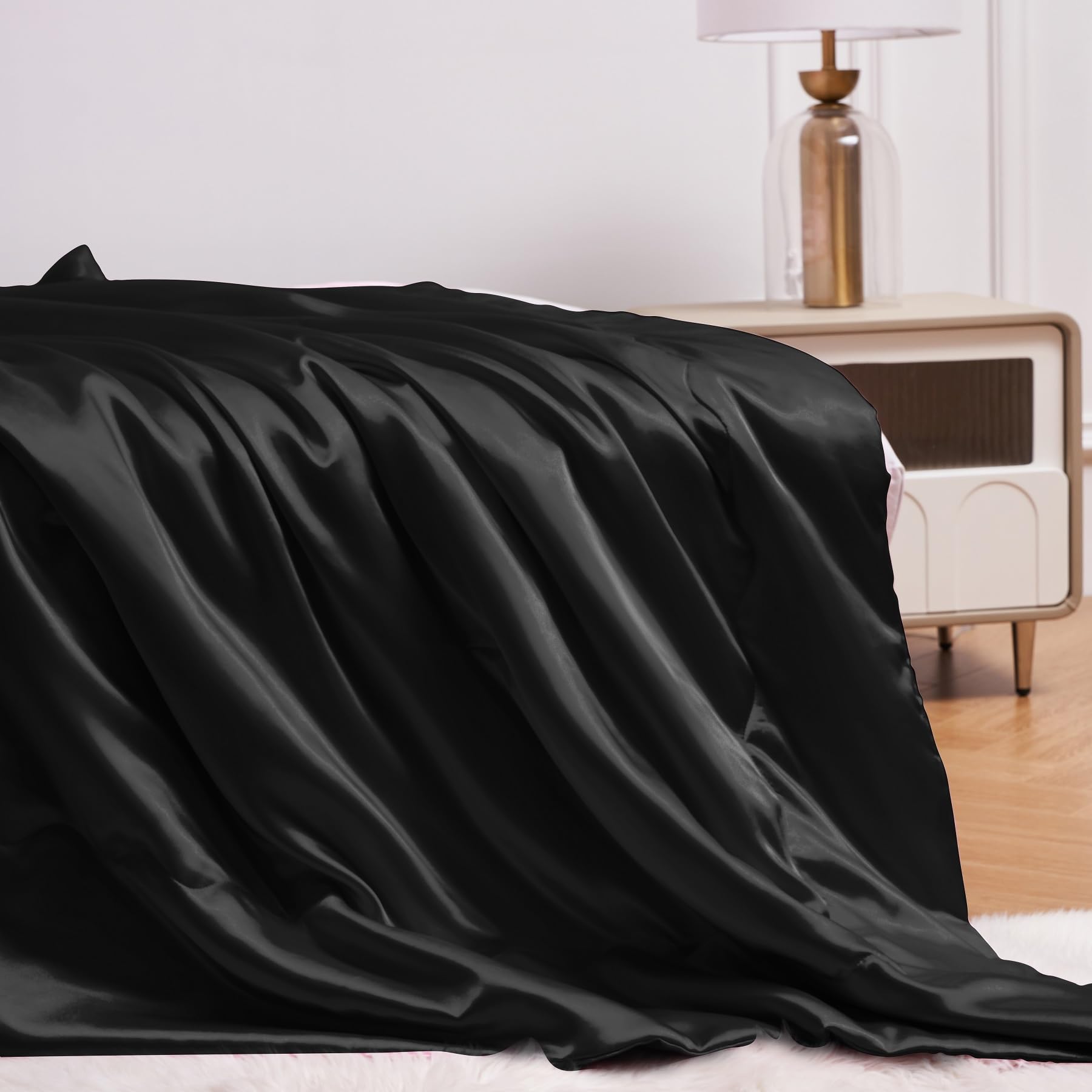 Satin Decke 150x200 Schwarz Sofadecke Kühlende Seidige Seide Sommerdecke Leicht Weich Luxus Glatt Glänzend Satin Tagesdecke Kuscheldecke für Bett Sofa Couch Schlafzimmer Büro Reisen