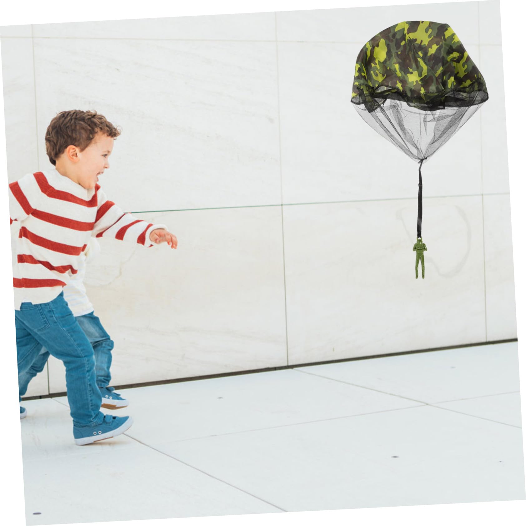 BESTonZON 8 Pièces Parachutes de Simulation Militaire, Jeu Extérieur Plein Air pour Enfant, Parachute Camouflage sans Emballage, Lanceur Manuel Soldat Volant Cadeau Anniversaire