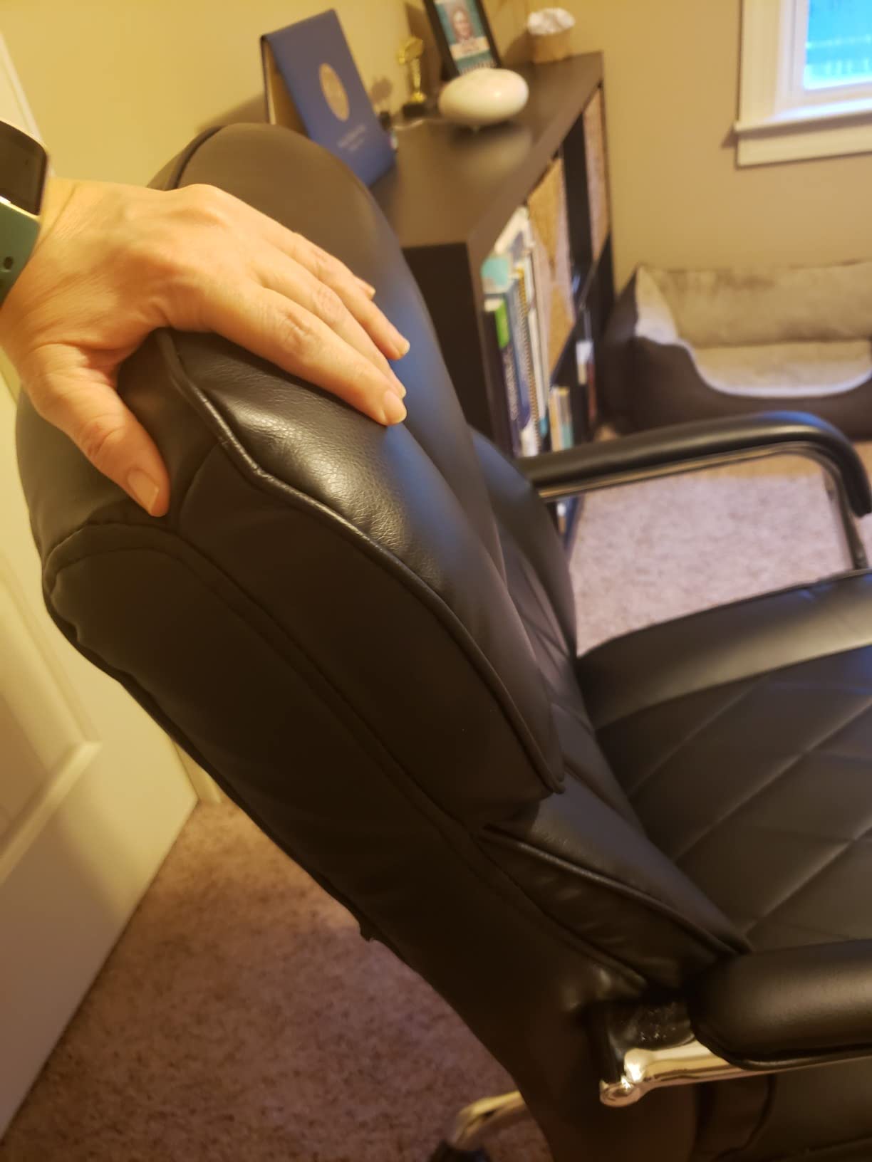 46/mo Finance LaZBoy Sutherland Quilted Leather Executive Office