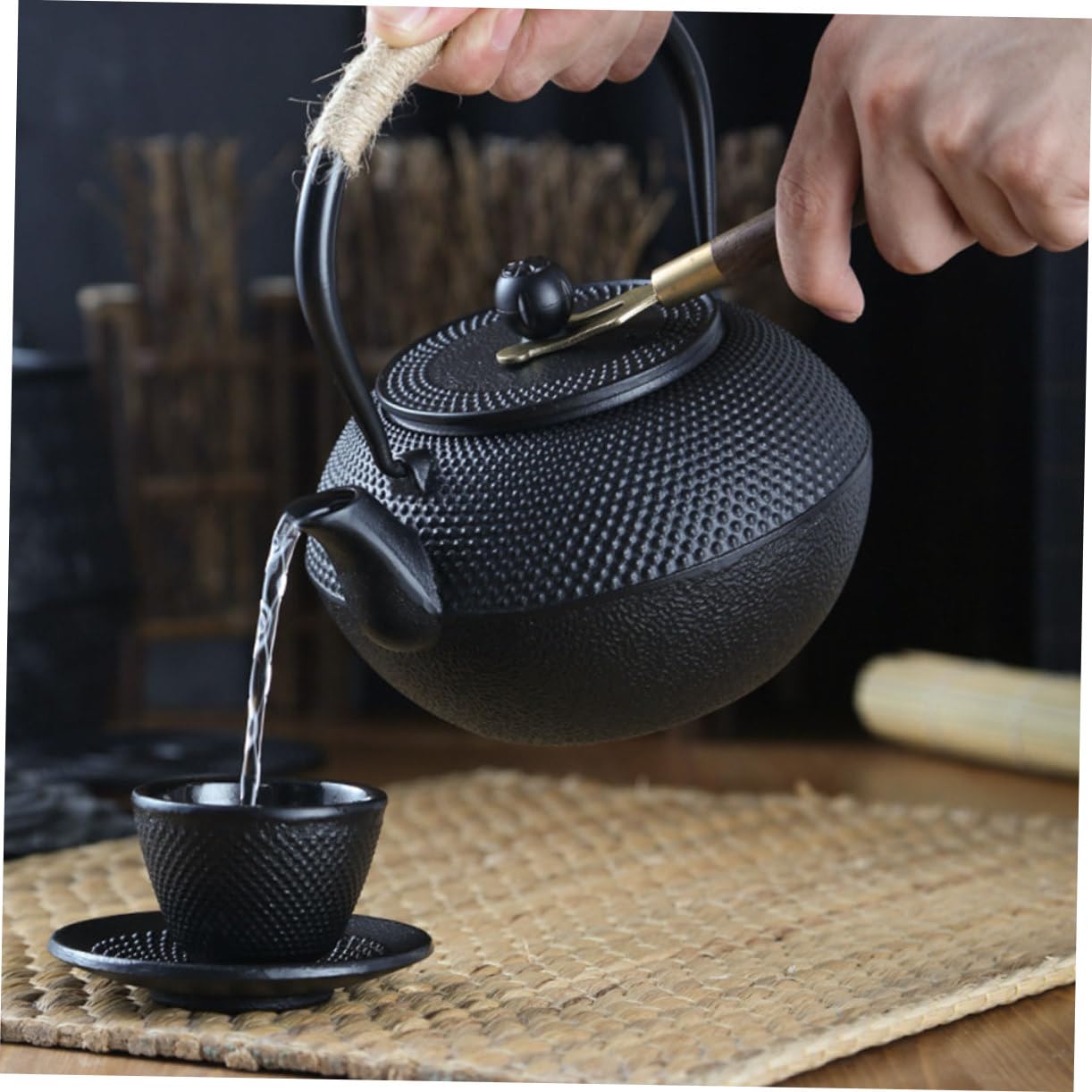DOITOOL Tetera de Hierro Japonesa Pequeña de 900ml, Ligera y Fácil de Limpiar, Estilo Retro Vintage para Oficinas y Salas de Té